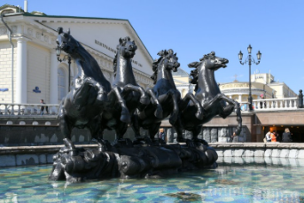 10. Фонтан "Времена года"